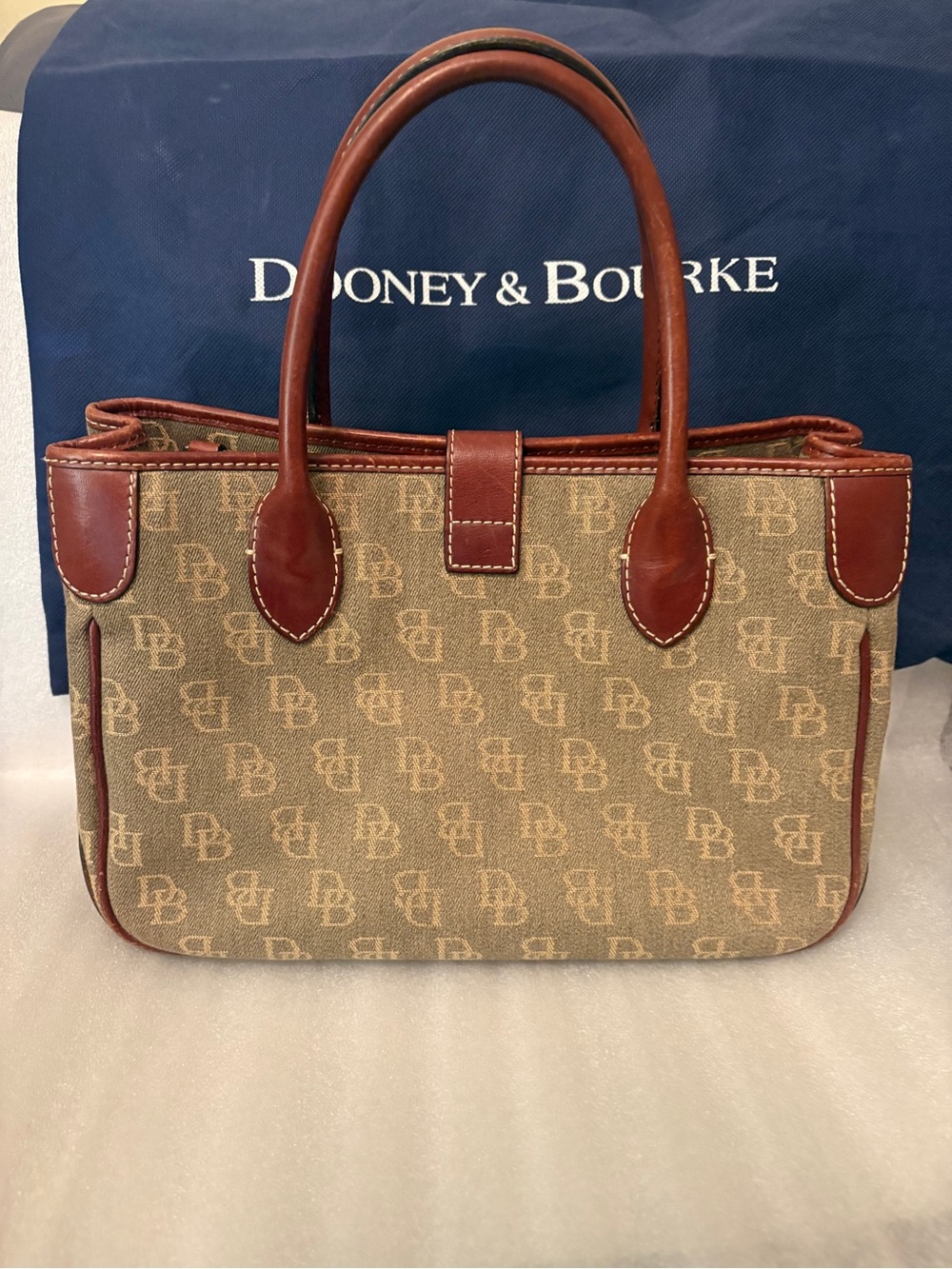 Dooney & Bourke Vintage Olive Monogram Satchel Pink Interior Push Lock Dust Bag - Picture 2 of 16
